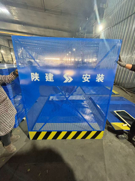 深蓝色爬架网.jpg 深蓝色爬架网.jpg